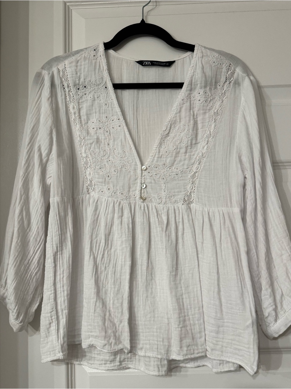 Zara White Embroidered Top Size Small